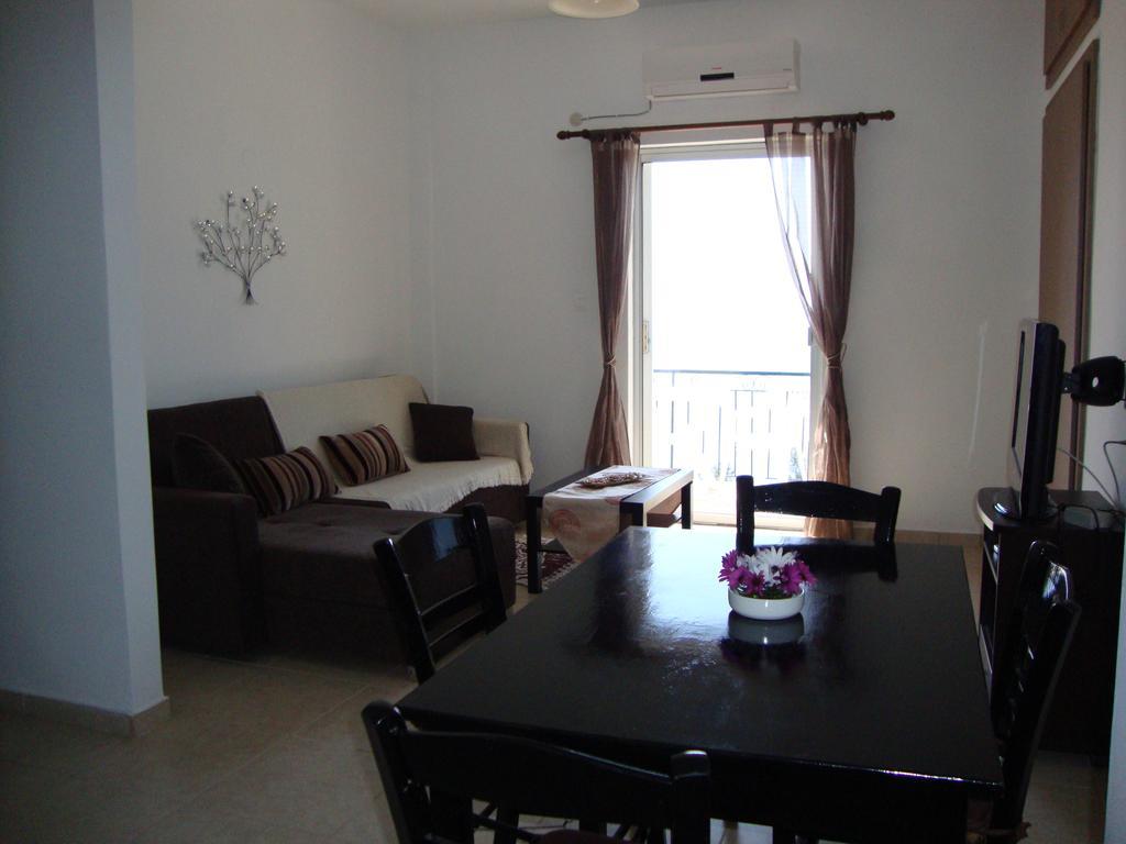 Fantasia Apartment Lakones Bagian luar foto